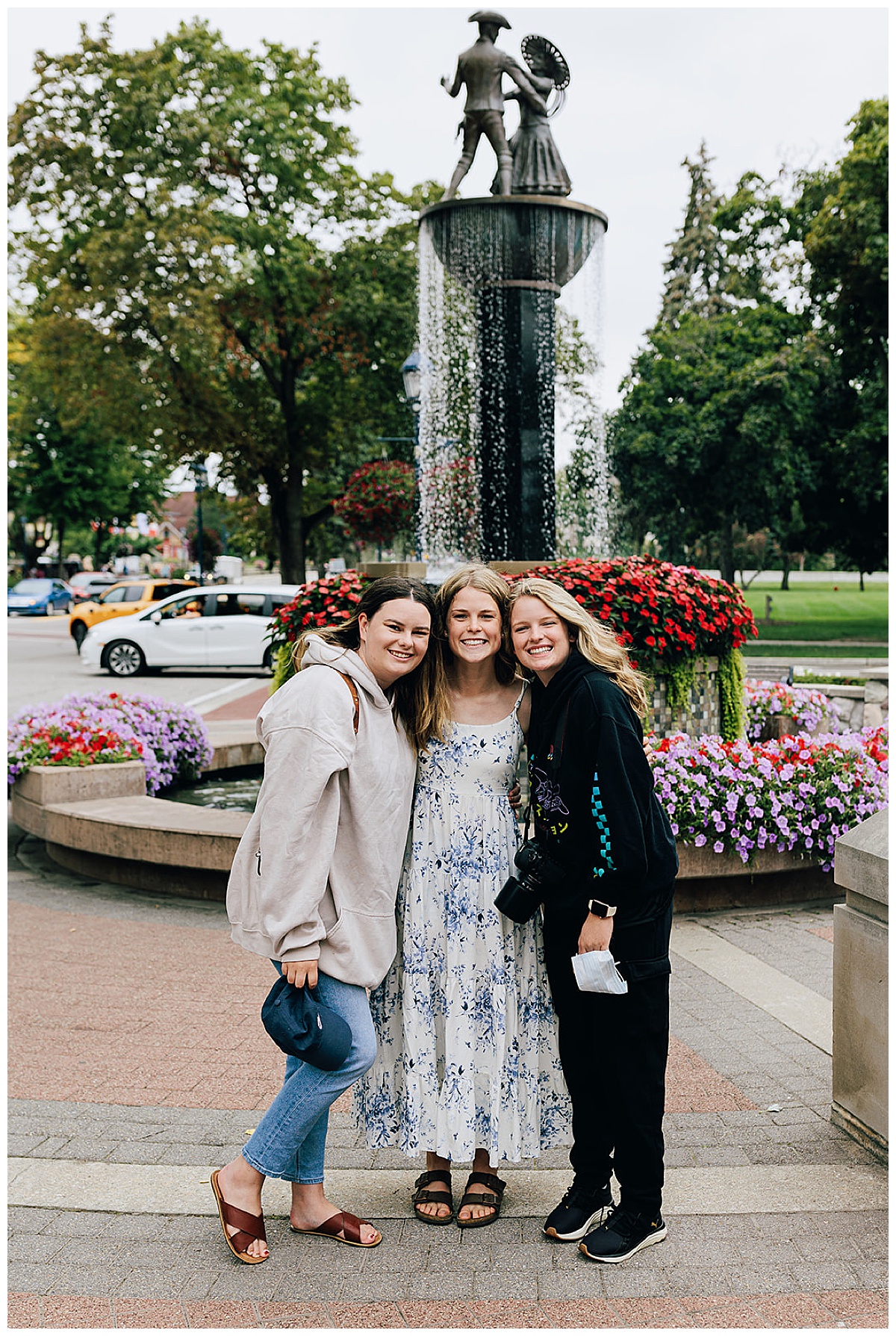 Detroit Wedding Photographer with sisters  