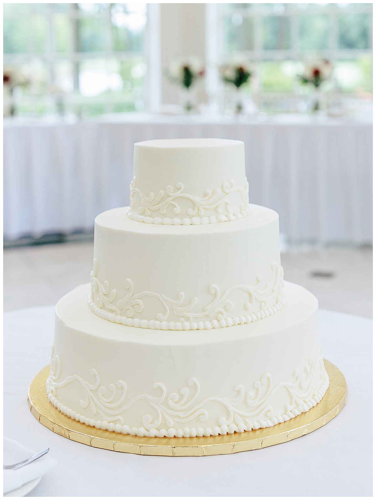 Stunning wedding cake for Detroit Wedding Photographer
